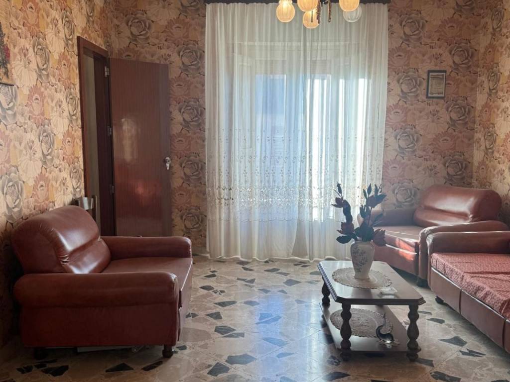 Palazzo / stabile a Troina in Piazza Martiri d'Ungheria, 16 - Foto 4