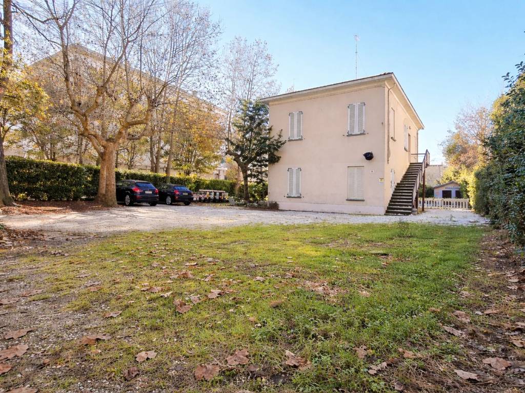 Palazzo / stabile a Rimini in Viale Gabriele D'Annunzio - Foto 2