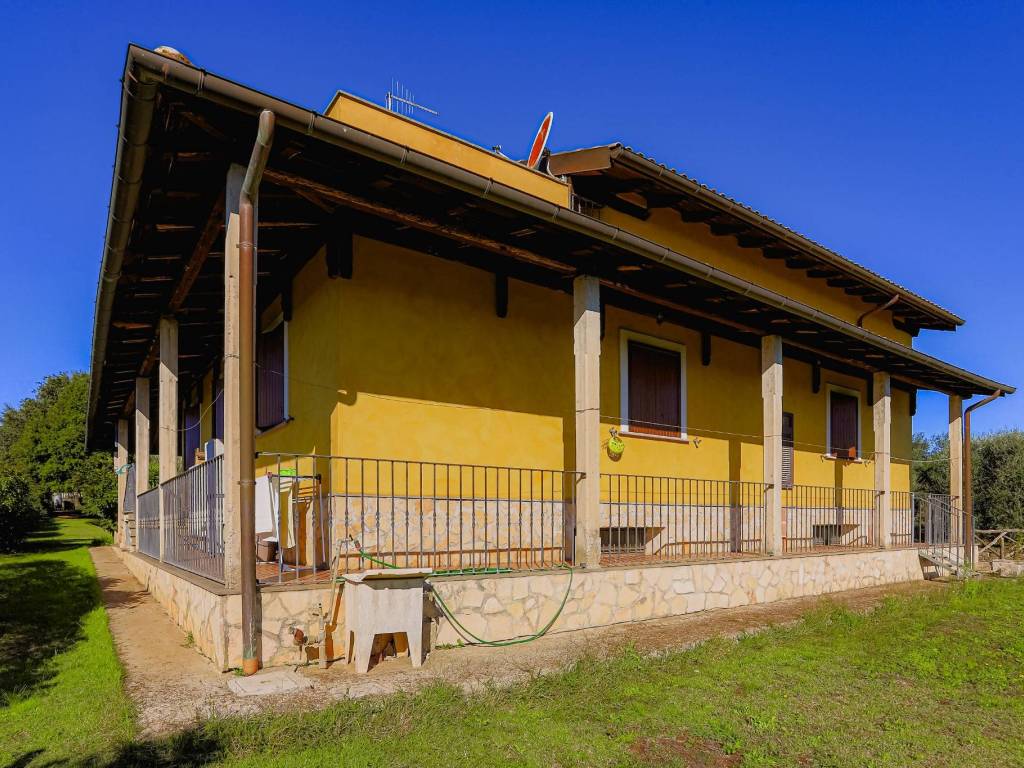 Villa a Lanuvio in Via Riserva della Bandita, 12 - Foto 4