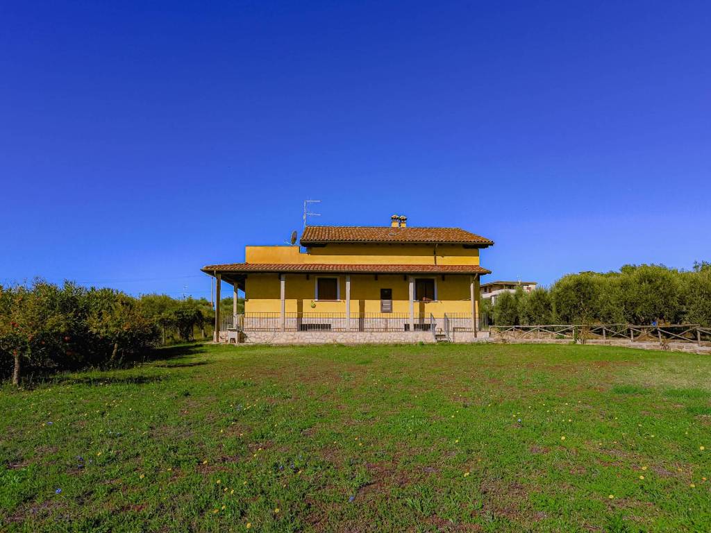 Villa a Lanuvio in Via Riserva della Bandita, 12 - Foto 5
