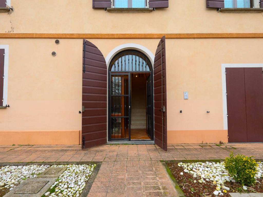 Casa indipendente a Mirandola in Via Tonino Morandi - Foto 2