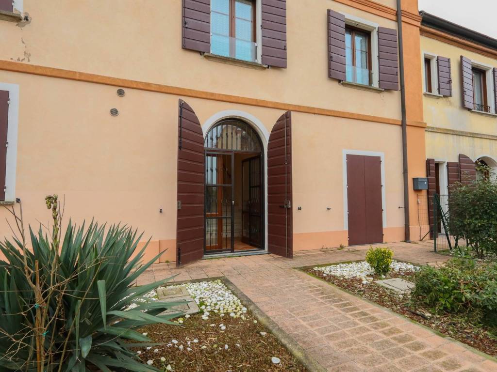 Casa indipendente a Mirandola in Via Tonino Morandi - Foto 3