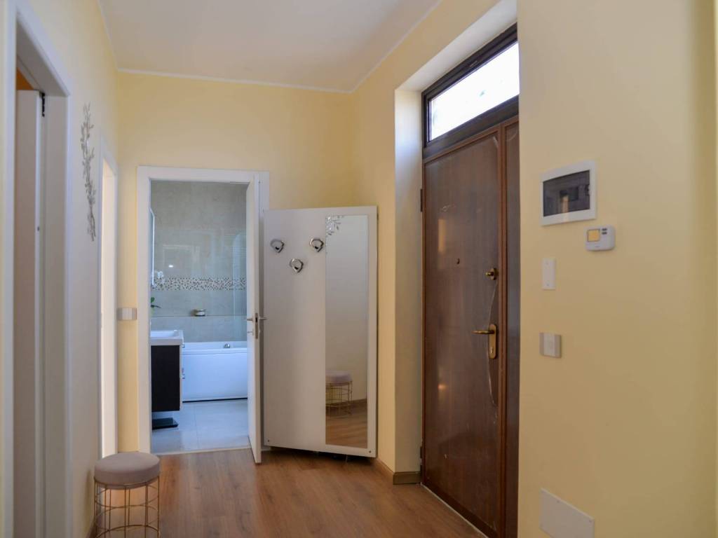 Appartamento a Gavirate in Via Cornelio Rovera, 19 - Foto 4