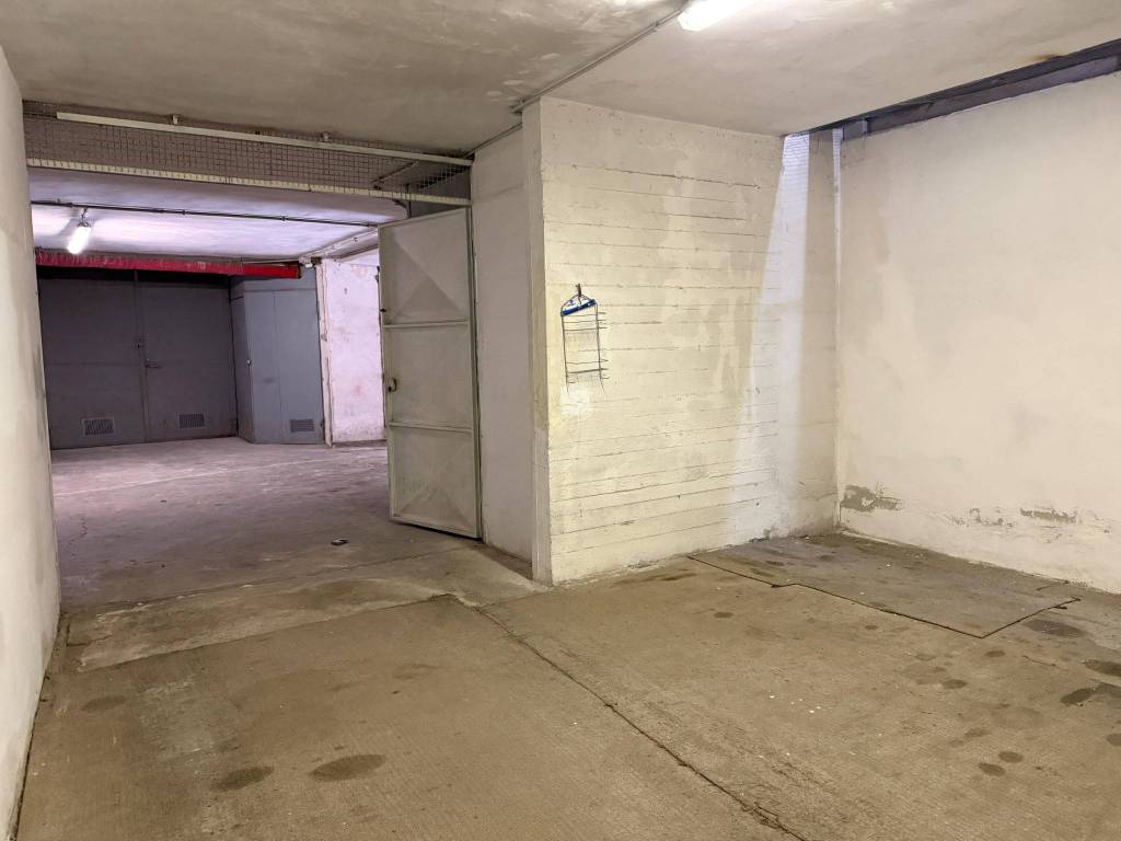 Box / garage a Finale ligure in Viale Alessandria, 3 - Foto 2