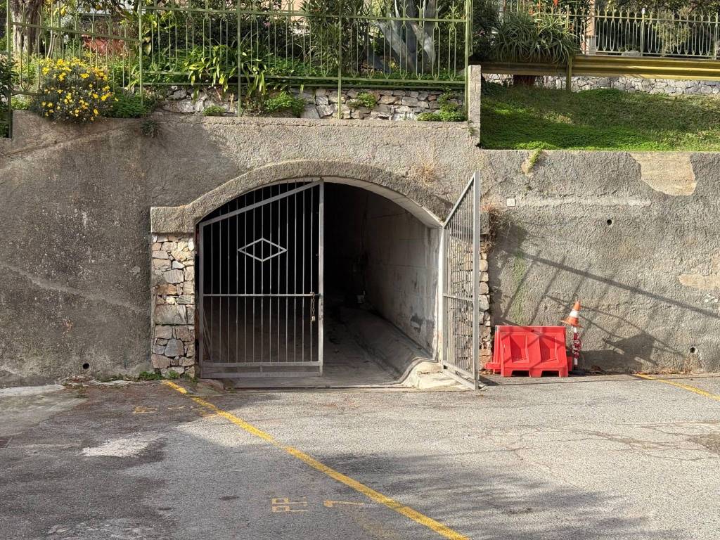 Box / garage a Finale ligure in Viale Alessandria, 3 - Foto 3