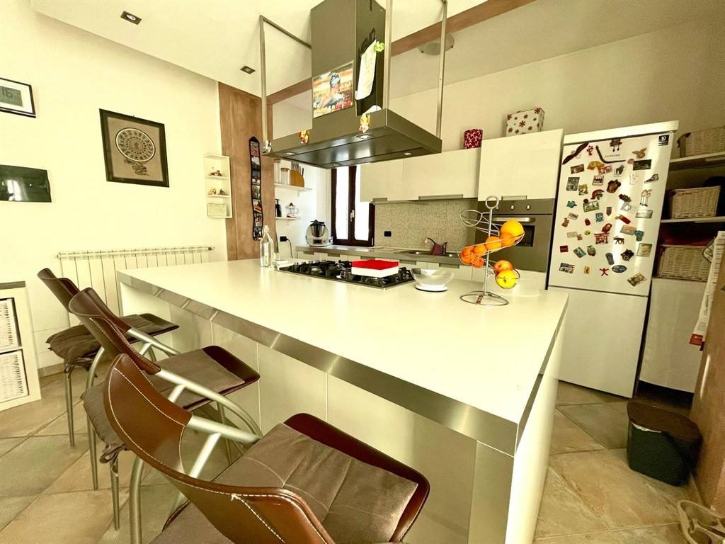 Appartamento a Azzate in Via Del Fontanone - Foto 2