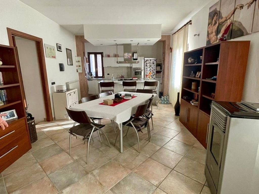 Appartamento a Azzate in Via Del Fontanone - Foto 3