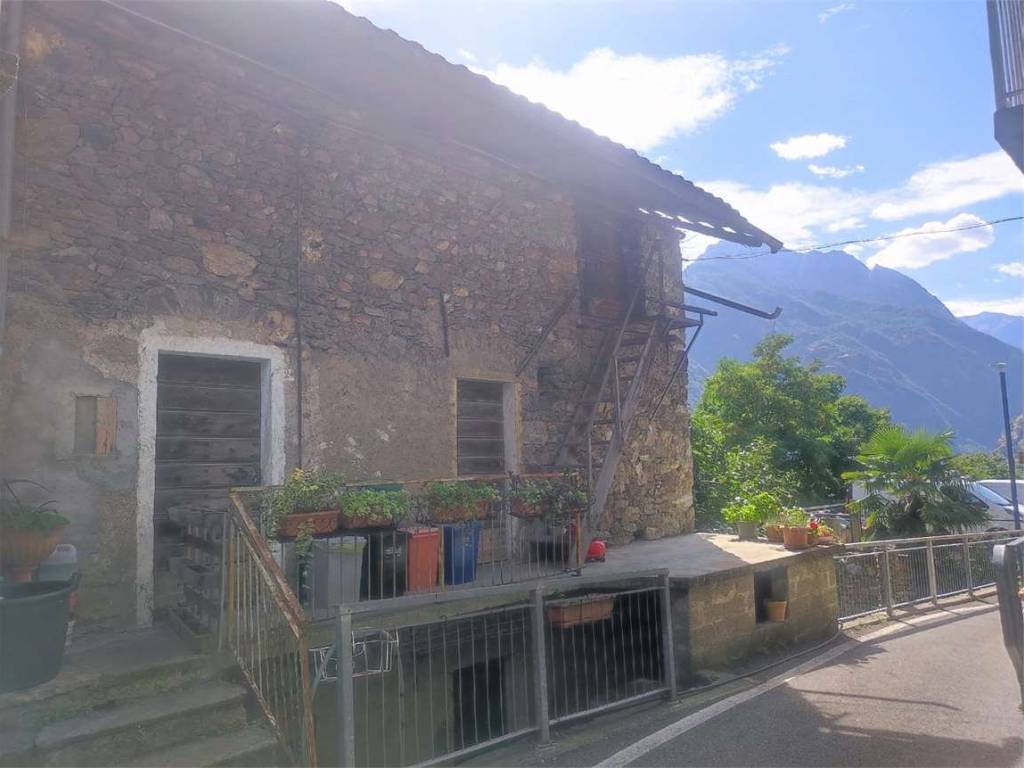 Rustico / casale a Pont-saint-martin in via chenuil, 3 - Foto 2