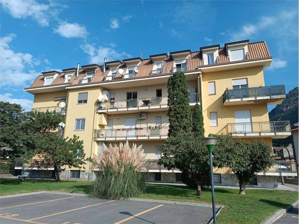 Appartamento a Pont-saint-martin in via Nazionale per Carema - Foto 2