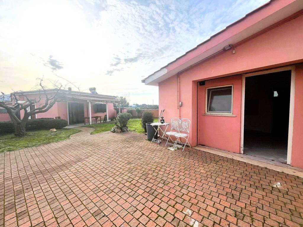 Villa a Aprilia in Via Mediana - Foto 2