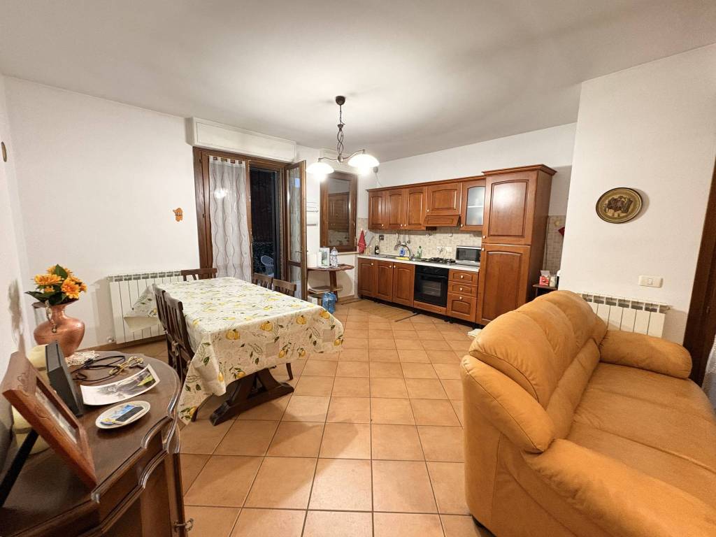 Appartamento a Castiglione del lago in Via Giuseppe Di Vittorio - Foto 2