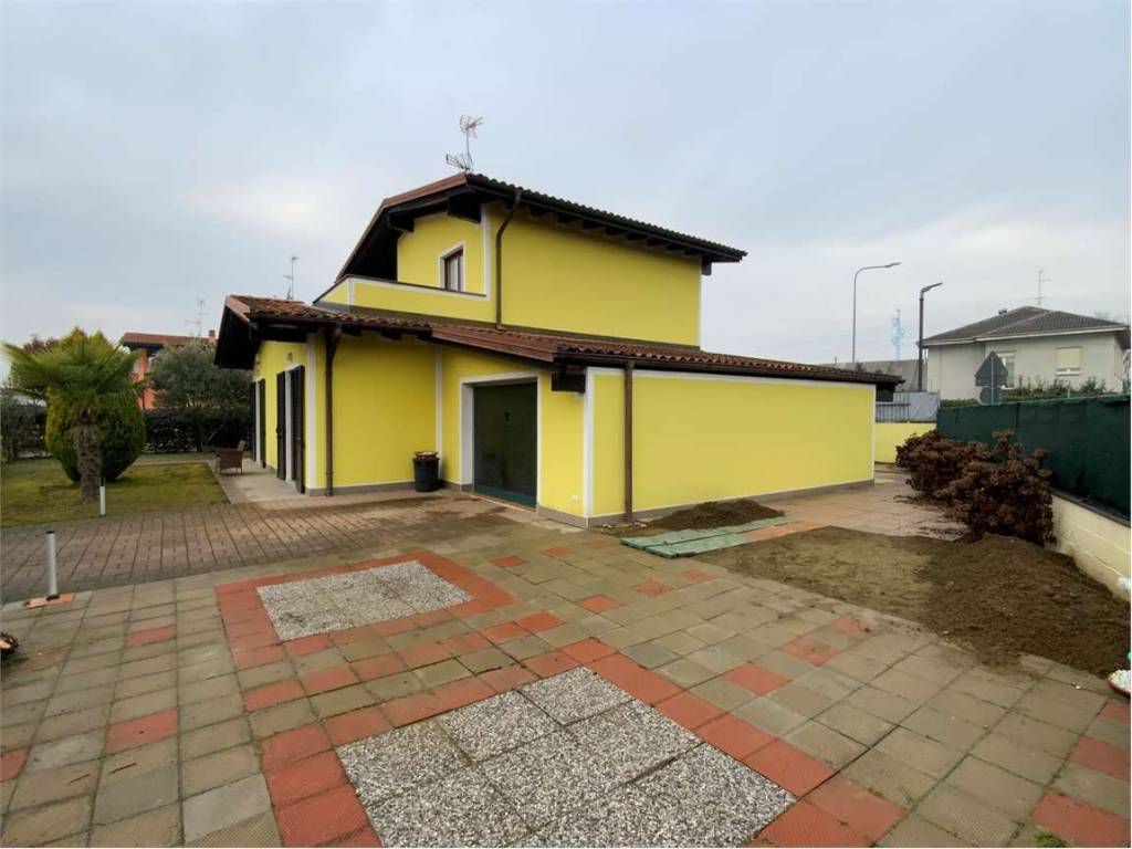 Villa a Biandrate in VIA STATUTI DI BIANDRATE, 4 - Foto 4