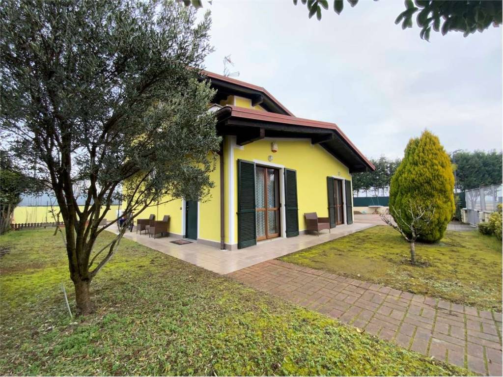 Villa a Biandrate in VIA STATUTI DI BIANDRATE, 4 - Foto 5