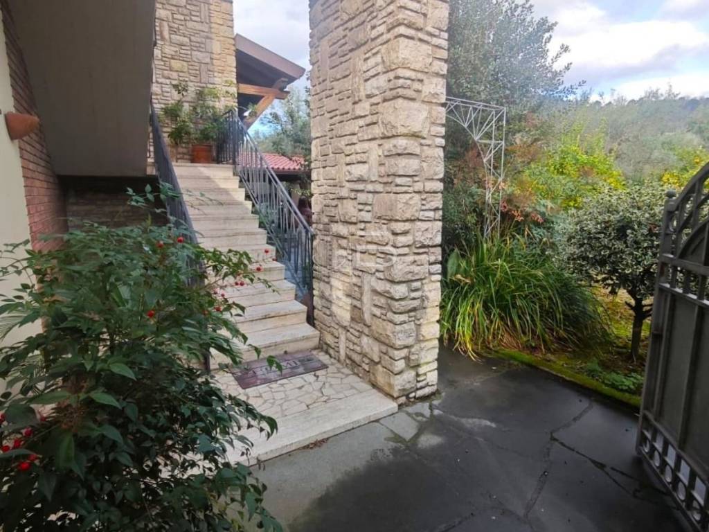 Villa a Pietrasanta in Via Provinciale Vallecchia - Foto 2