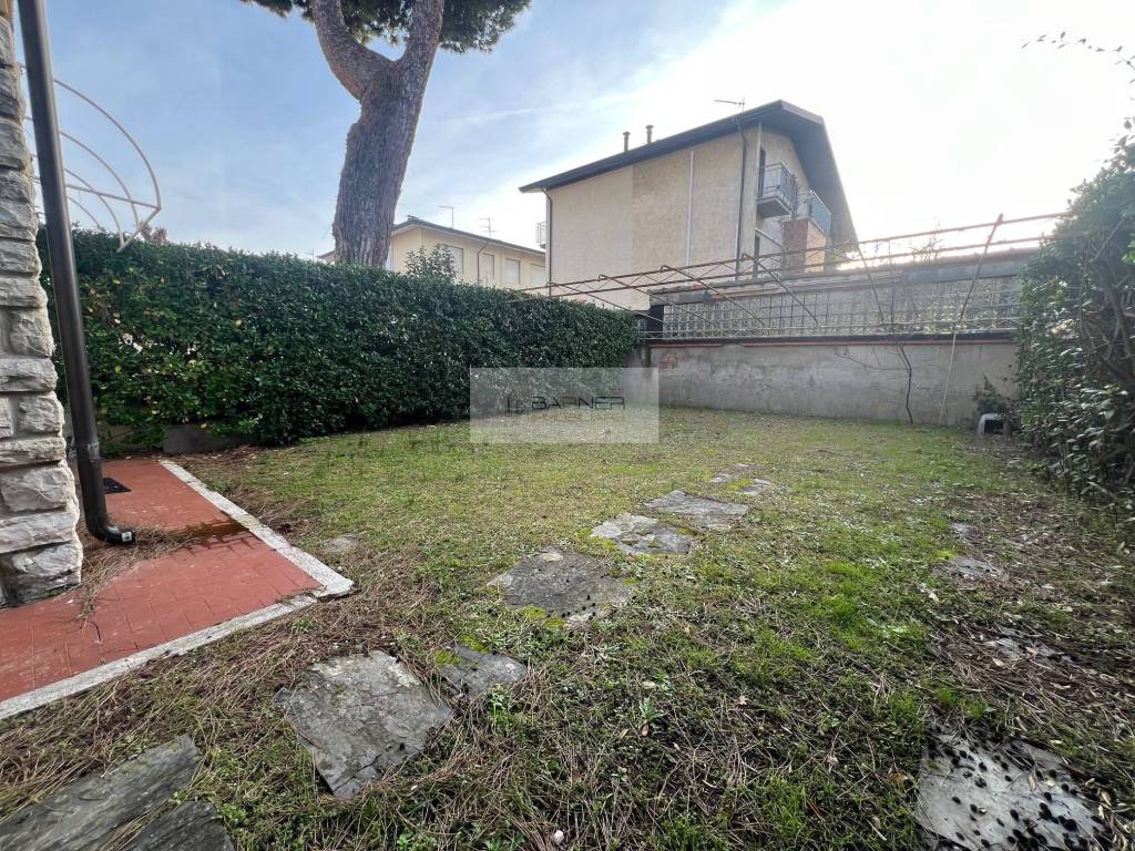 Appartamento a Camaiore in Via Francesco Gasparini, 91 - Foto 2