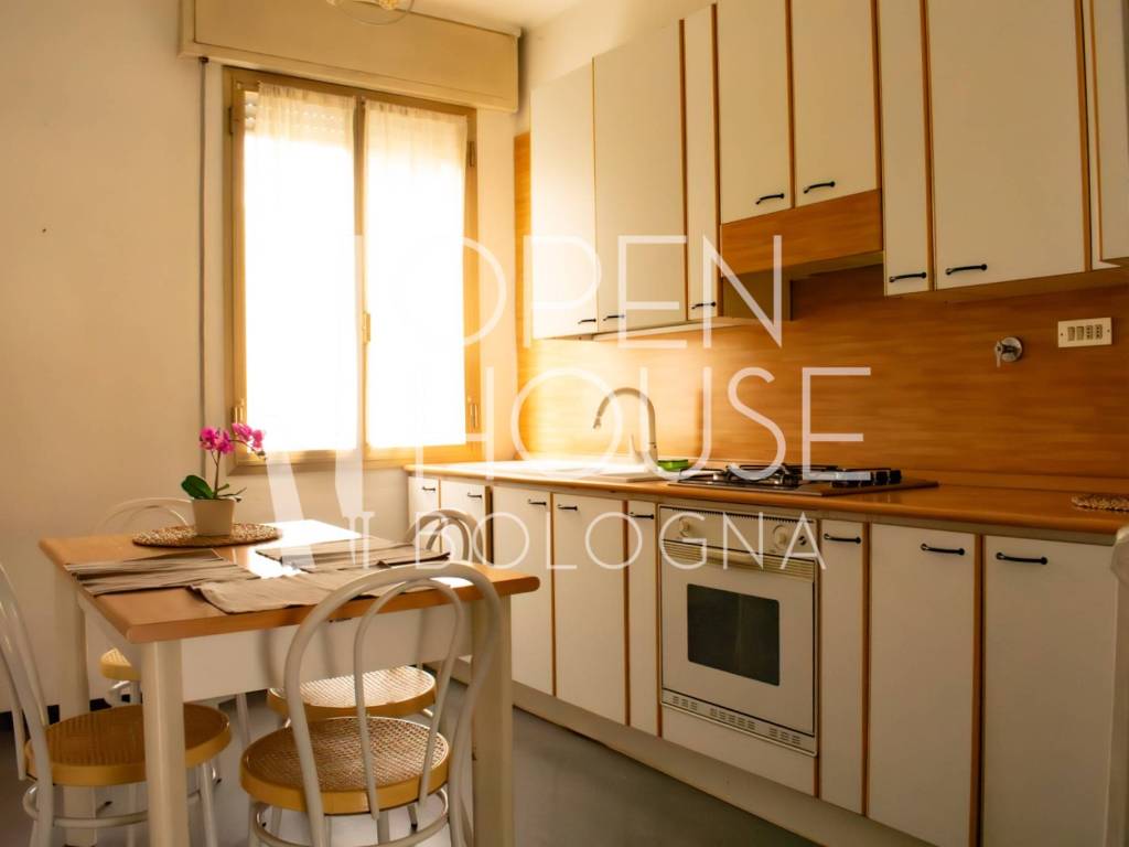 Appartamento a Bologna in Via Isabella Andreini, 23 - Foto 2