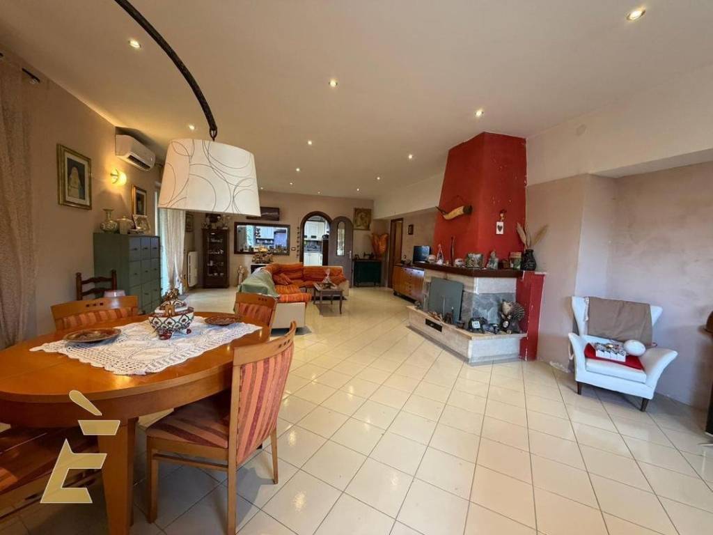 Villa a Giugliano in campania in via ripuaria, 30 - Foto 3