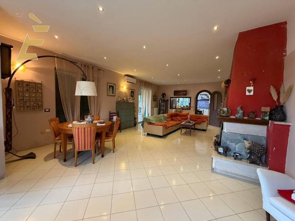 Villa a Giugliano in campania in via ripuaria, 30 - Foto 4