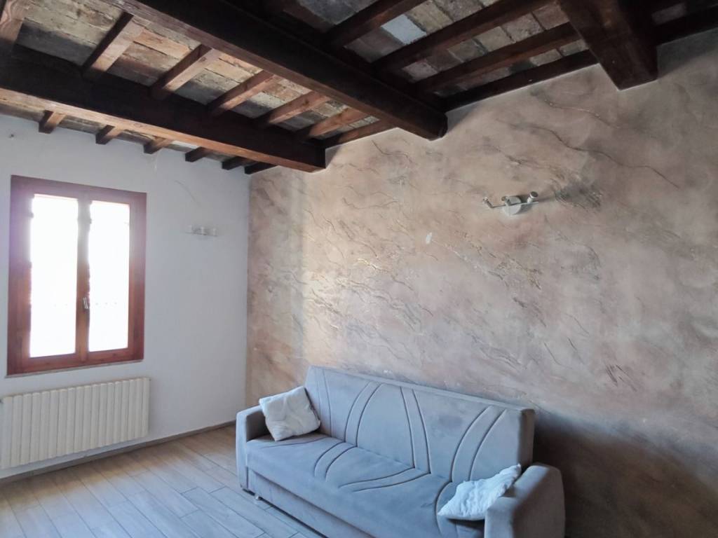 Appartamento a Mirandola in Via Volturno, 14 - Foto 2