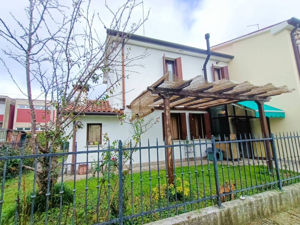 Villetta a schiera a Adria in Via Benigno Zaccagnini, 2 - Foto 2