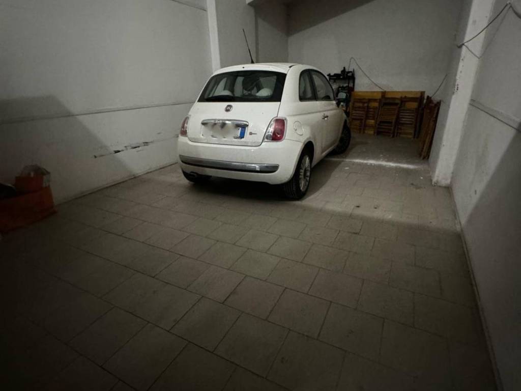 Box / garage a Salerno in Via Arce, 51 - Foto 2