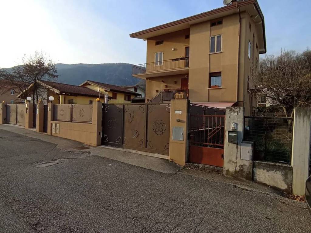 Appartamento a Maniago in Via San Camillo De Lellis - Foto 2