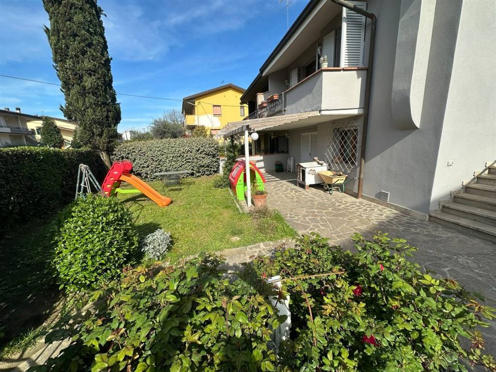Villa a Lastra a signa in Via Maremmana, 106 - Foto 2