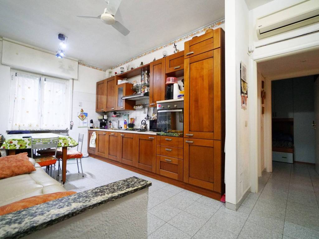 Appartamento a Cologno monzese in Viale Lombardia, 49 - Foto 1