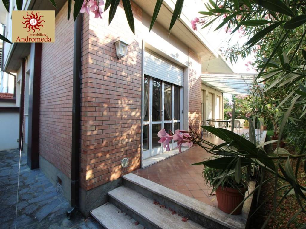 Villa a Forte dei marmi in Via Francesco Carrara - Foto 3