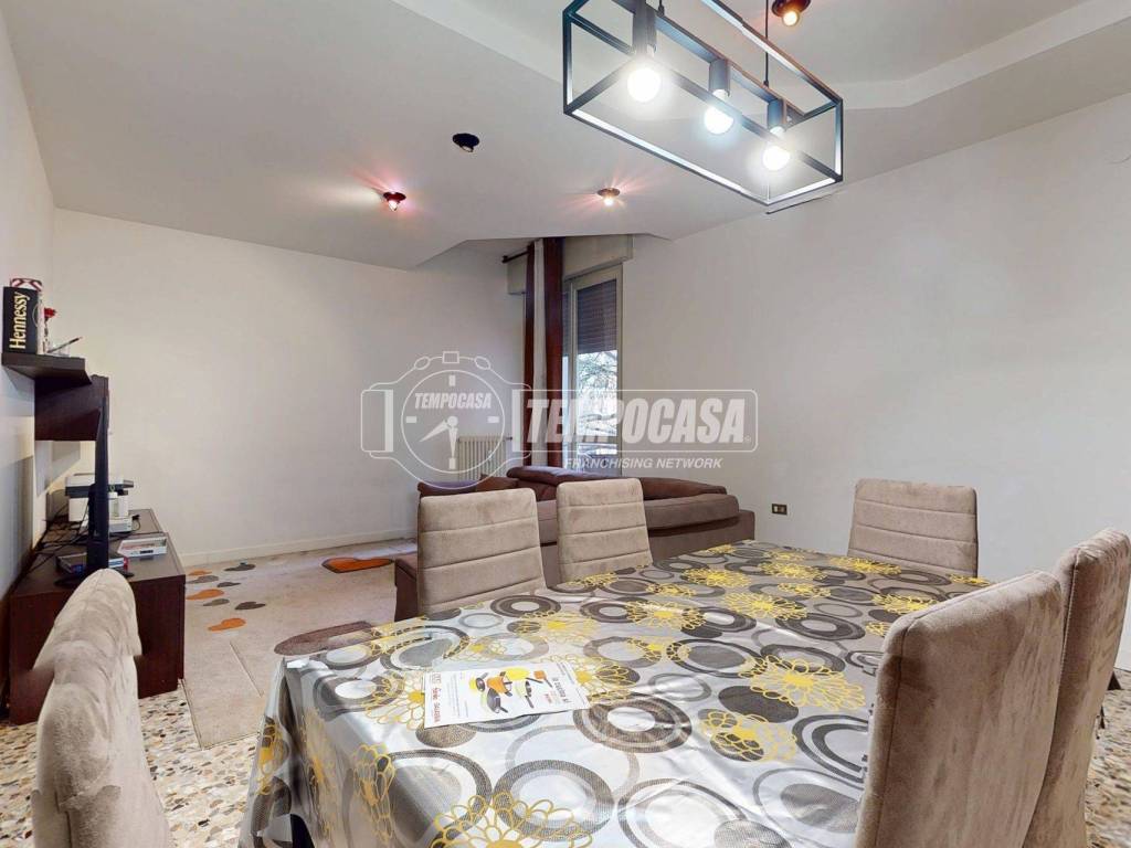 Appartamento a Mantova in Viale Divisione Acqui 7 - Foto 3