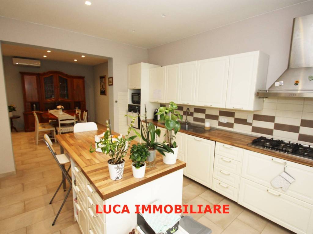 Villa a Chiesina uzzanese in Strada Provinciale Circonvallazione Chiesina - Foto 5