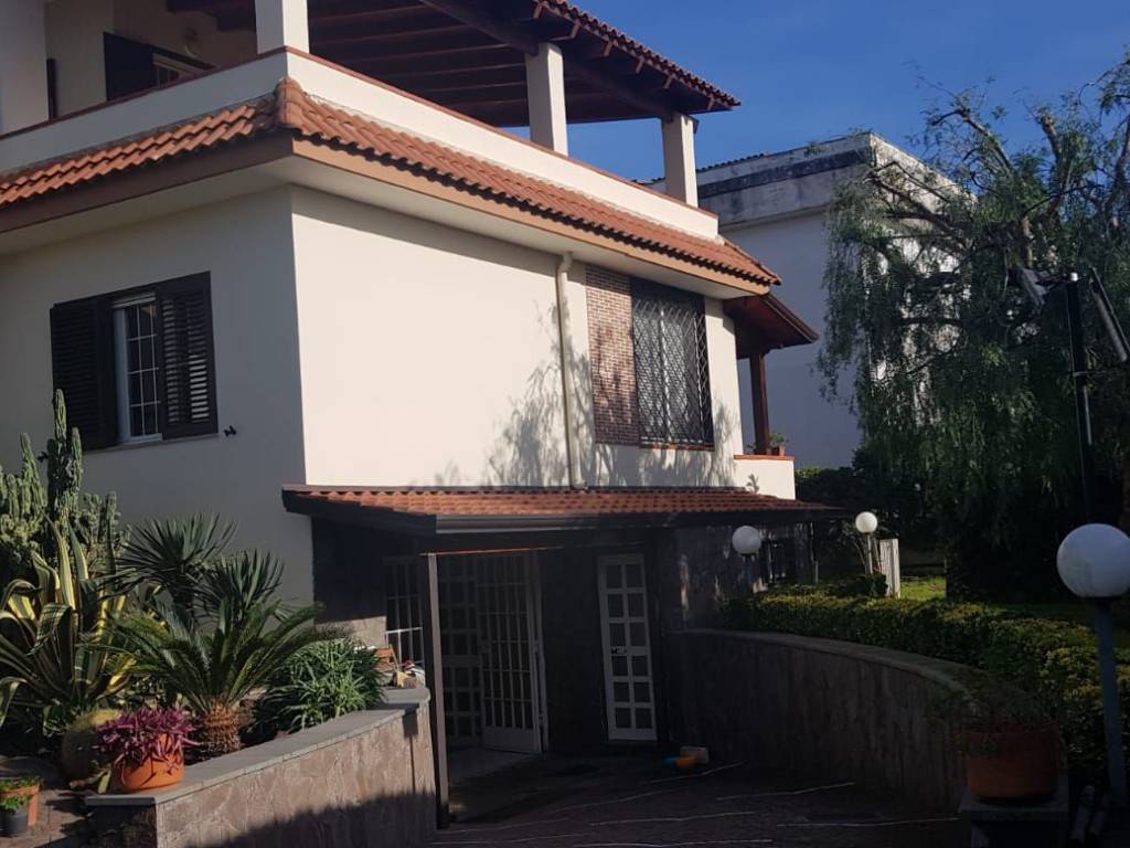 Villa a Pozzuoli in Via Cuma Licola - Foto 2