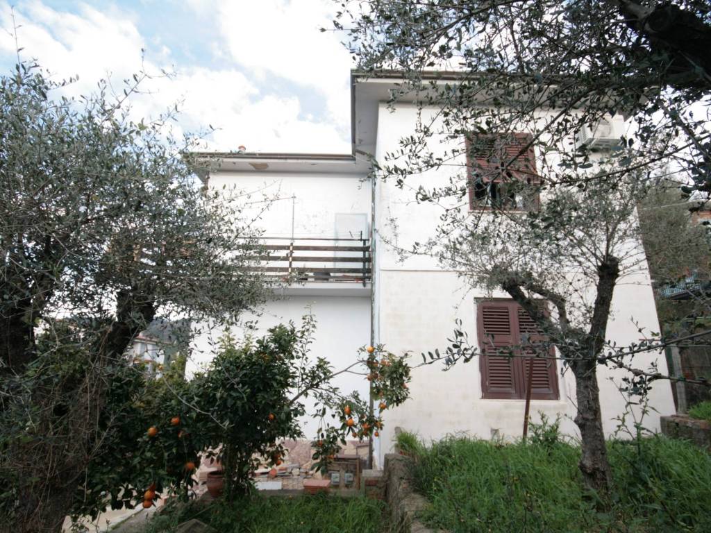 Villa a La spezia in Via Amerigo Vespucci, 33 - Foto 3