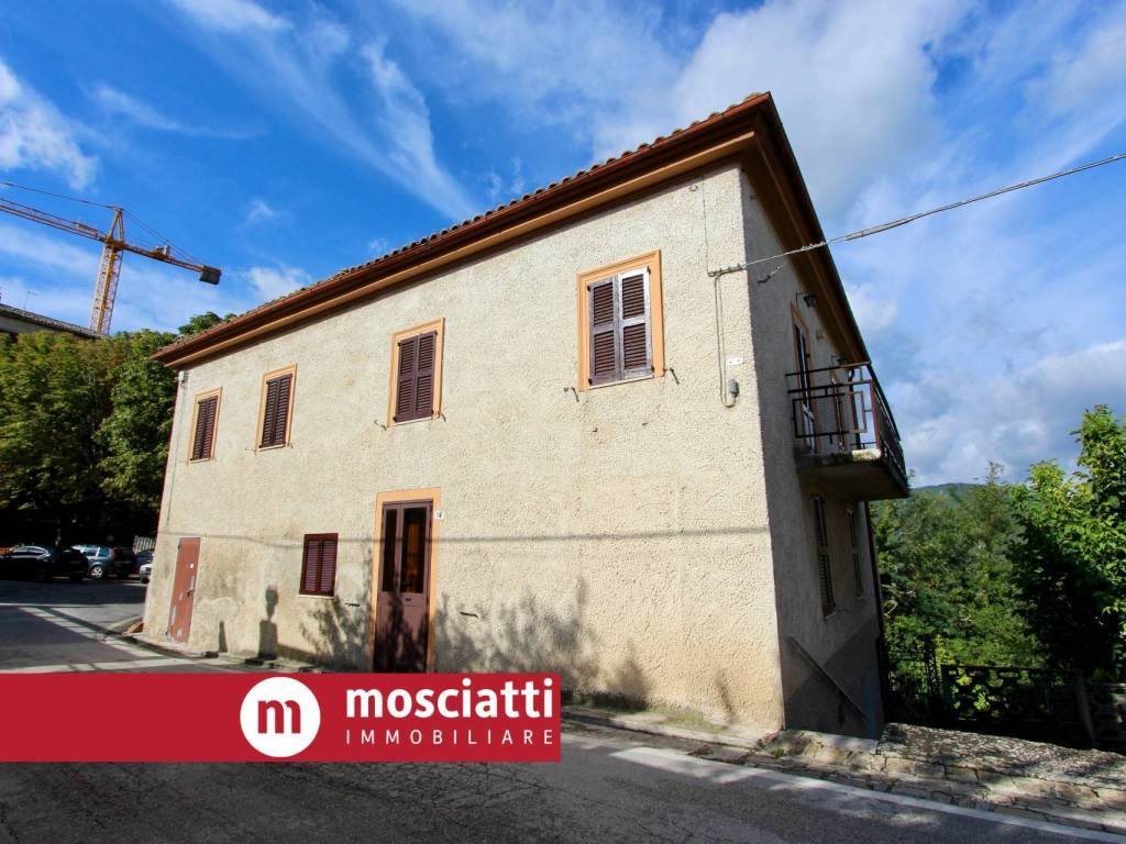 Casa indipendente a Fabriano in Piazza Gabrielli, 16 - Foto 2