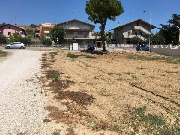 Terreno a Tortoreto in Via San Francesco - Foto 2