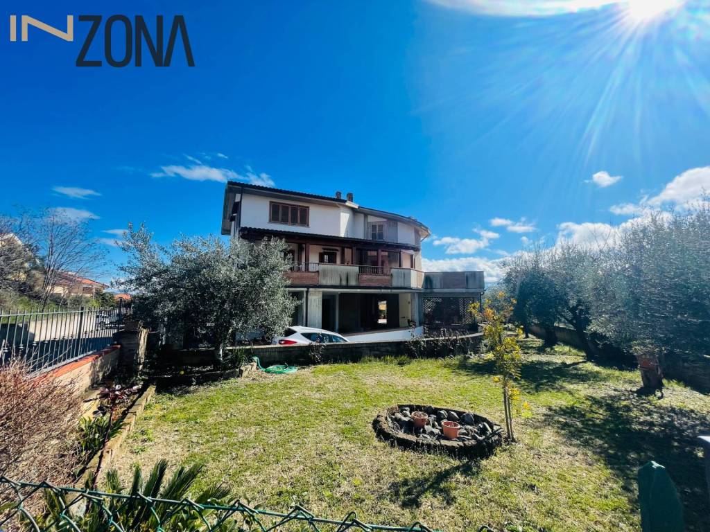 Villa a Teramo in Via Della Resistenza, 67 - Foto 3