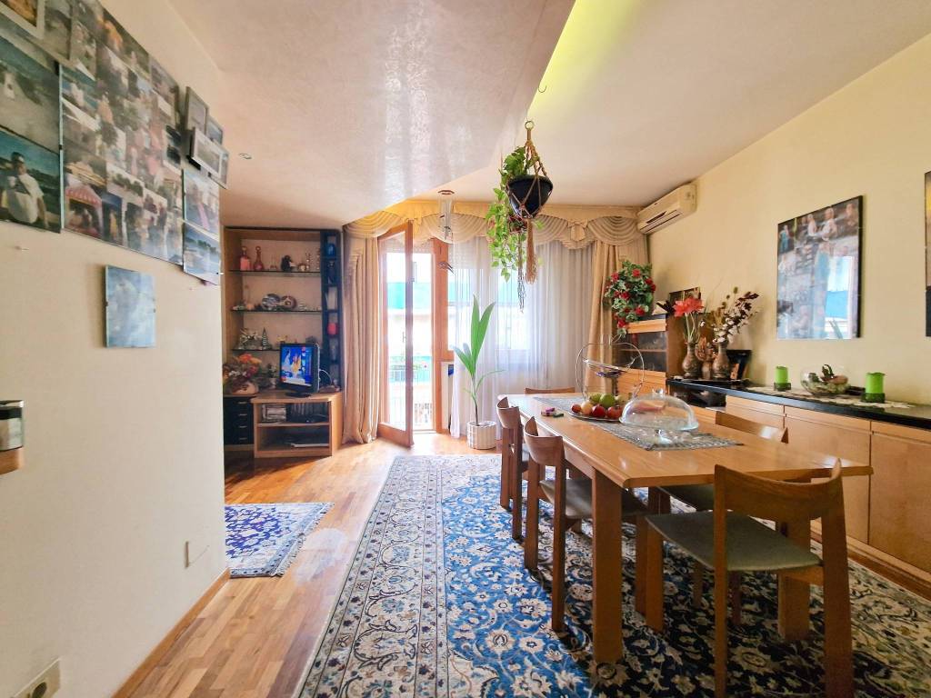 Casa indipendente a Riccione in Viale Dante Alighieri - Foto 2