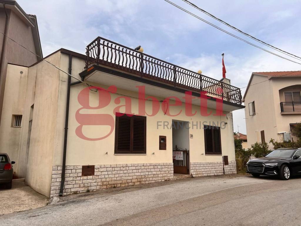 Casa indipendente a Montaquila in Corso Garibaldi , 38 - Foto 2