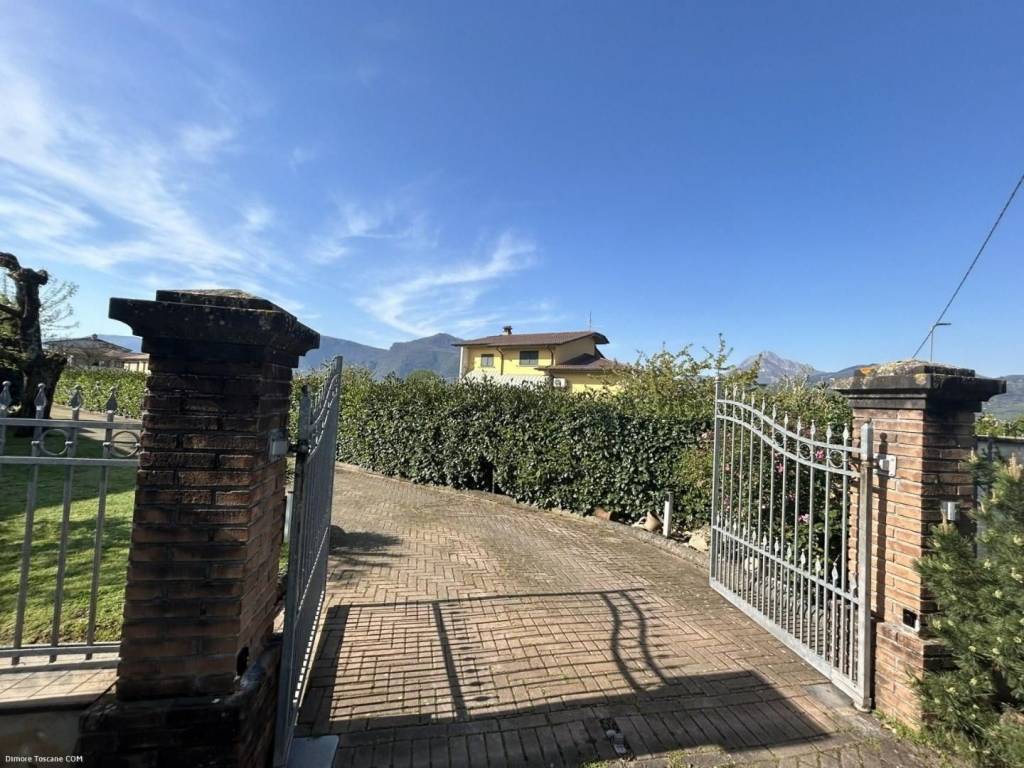 Villa a Barga in Via Sacro Cuore, 2 - Foto 2