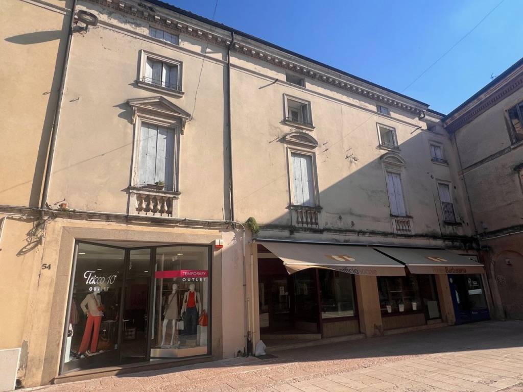 Appartamento a Lonigo in Via Giuseppe Garibaldi, 52 - Foto 3