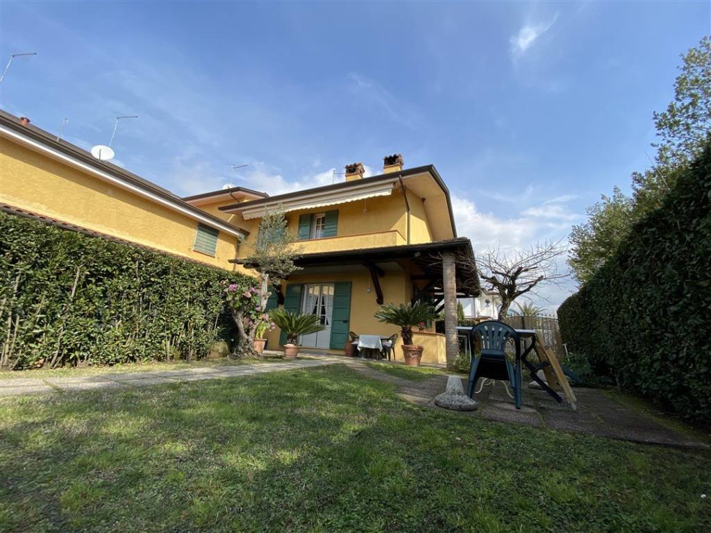 Villa a Forte dei marmi in Via F. Donati - Foto 2