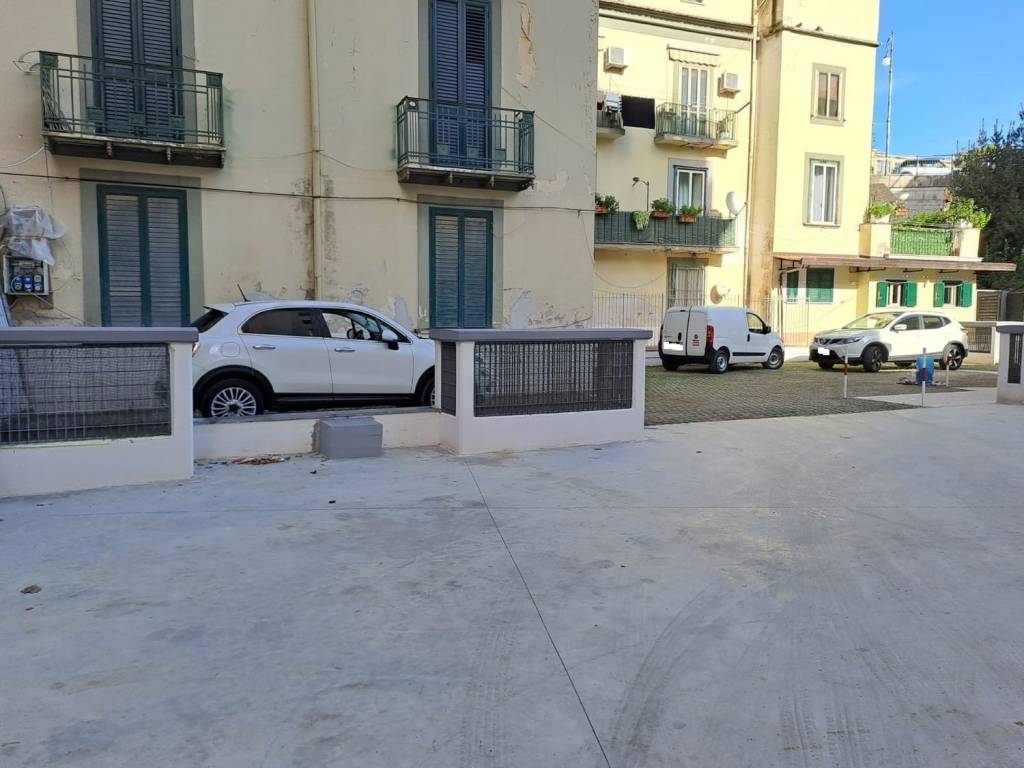 Box / garage a Salerno in Via Guglielmo Oberan, 6 - Foto 2