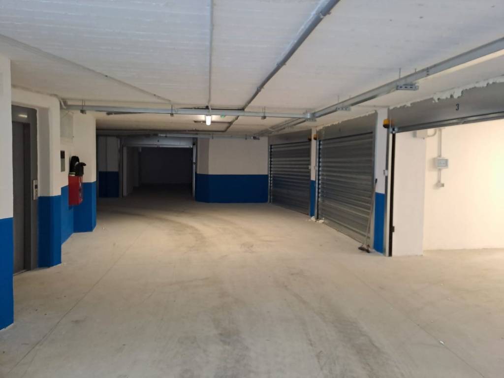 Box / garage a Salerno in Via Guglielmo Oberan, 6 - Foto 4