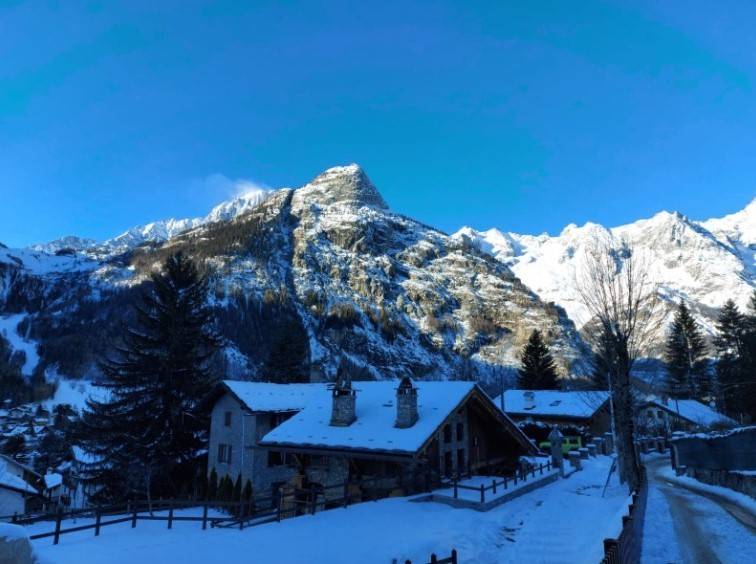 Appartamento a Courmayeur in Via Guglielmo Marconi - Foto 3