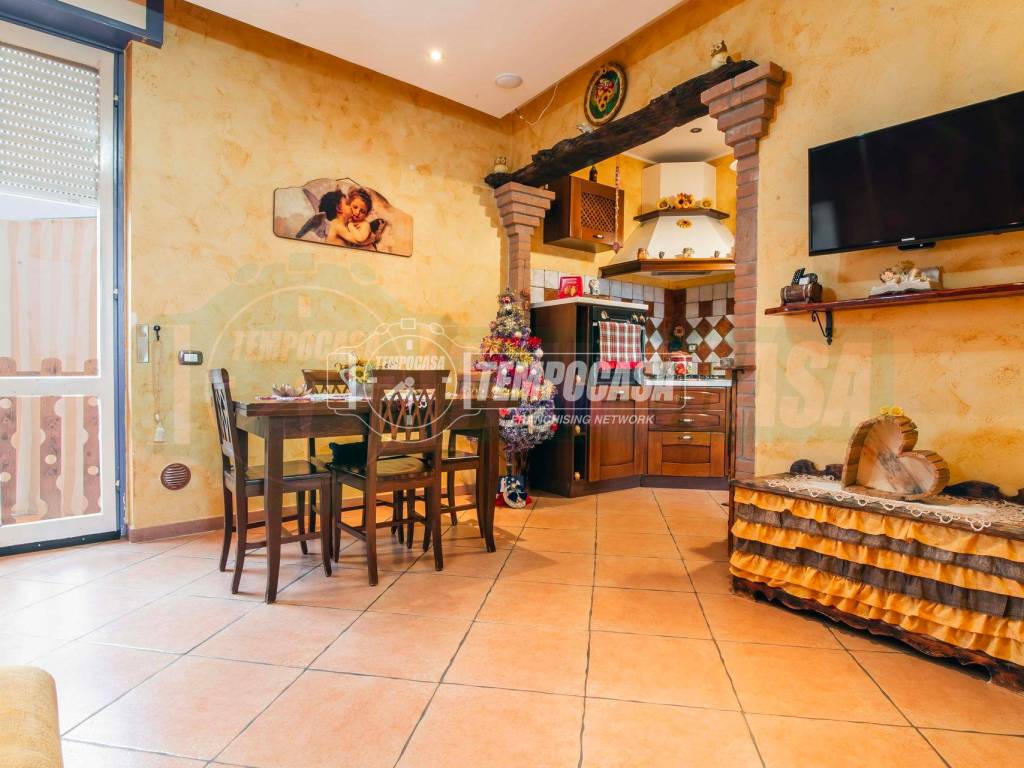 Appartamento a Uboldo in Via Angelo Morandi 7 - Foto 2