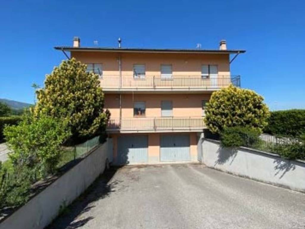 Appartamento a Frontone in Strada Prov.le San Savino - Foto 3