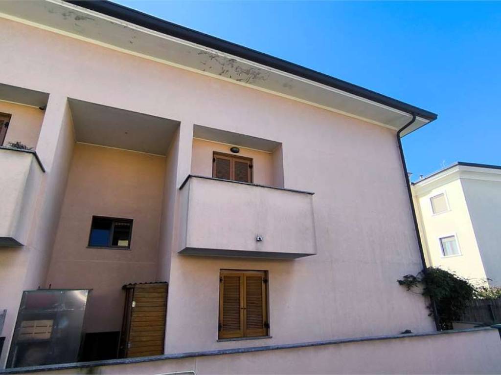 Appartamento a Limido comasco in via falcone, 14 - Foto 2