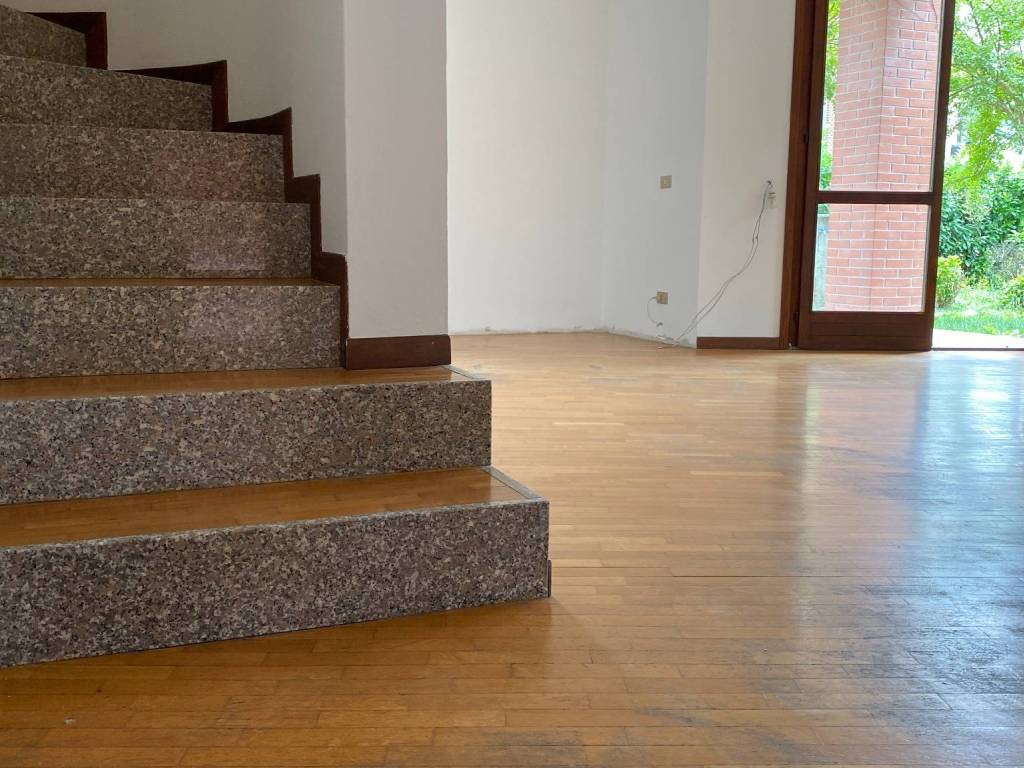 Villa a Besnate in Via Alessandro Manzoni - Foto 3