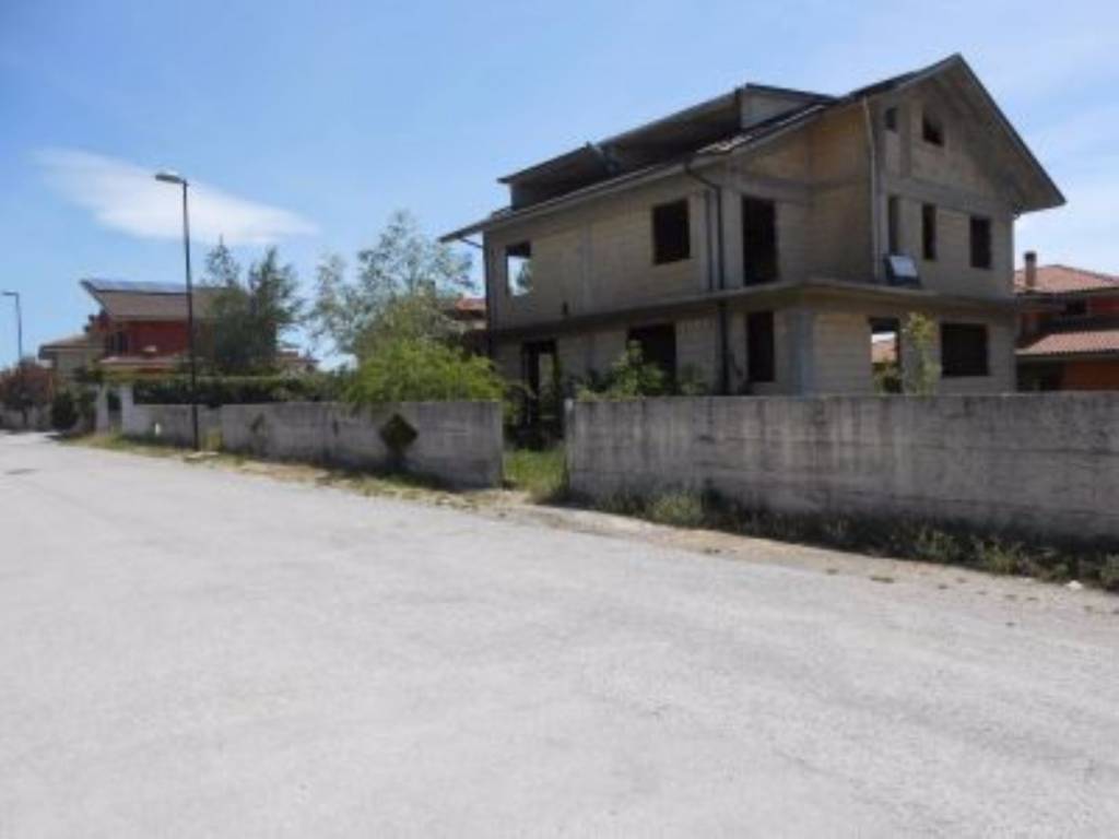 Villa a Avezzano in Via G. Bianchi, 2 - Foto 2