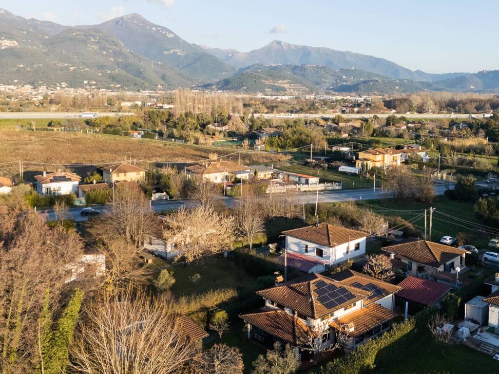 Villa a Pietrasanta in Via Sardegna - Foto 3